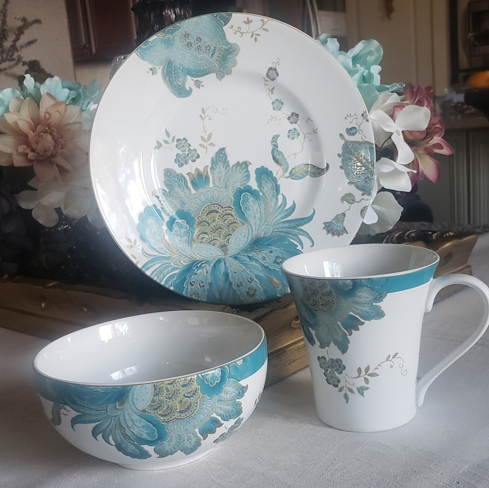 🆕️222 Fifth- Eliza Teal Plate - Picture 2 of 8